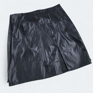 Windsor Black Faux Leather Mini Skirt Size Medium Front Slit